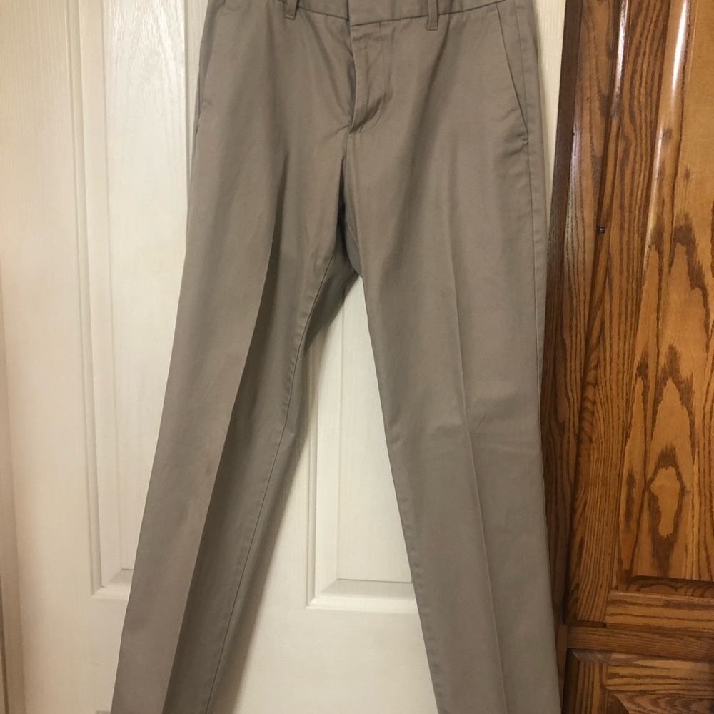 GAP Men’s Straight Chinos in Light Khaki